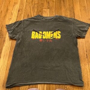 Bad omens grey samurai woman t shirts men’s size  medium